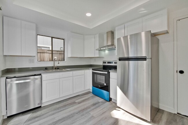 Foto del edificio - Welcome to this 3 bedroom 2 bath Just updated Townhome located in South San Jose.