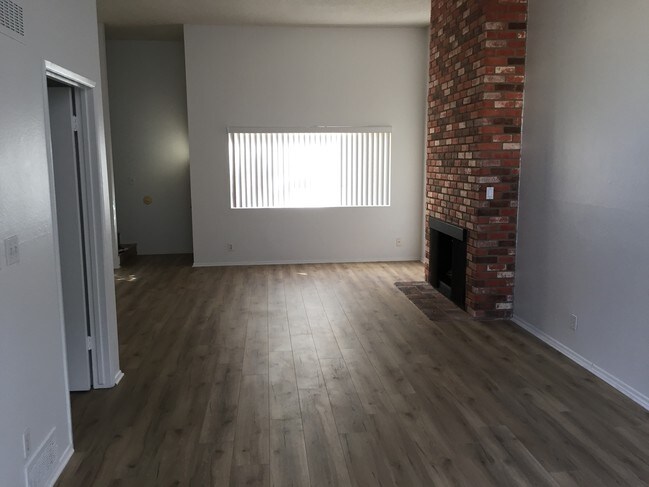 Building Photo - 2452 Chelsea Pl