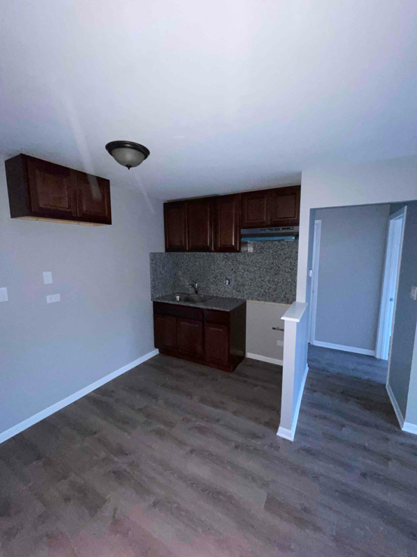 Foto principal - 5234 W Irving Park Rd