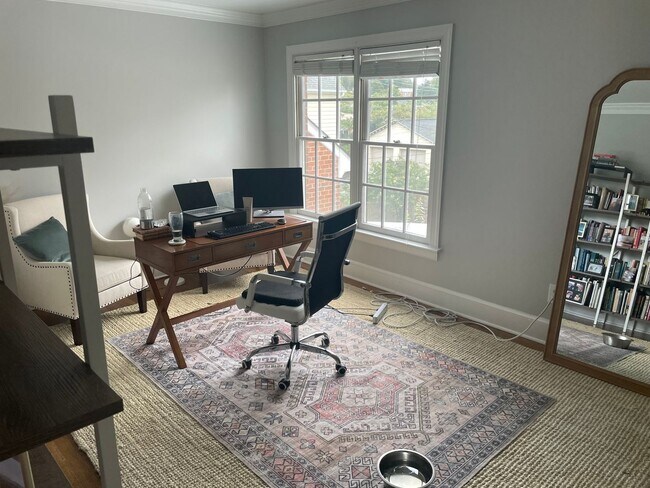 Foto del edificio - Amazing 2 bedroom home on Cary Street Rd
