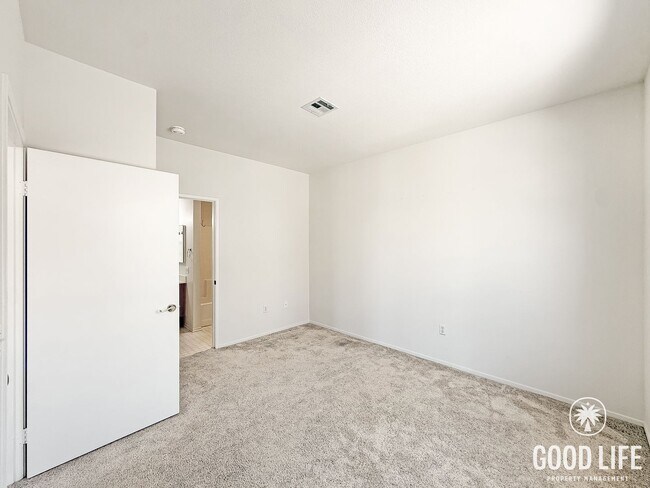 Foto del edificio - Great 1 BR/1 BA in the Mirabella community of Mira Mesa!