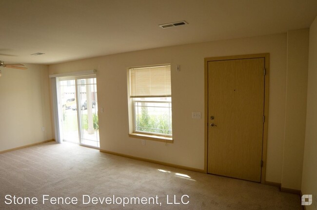 Building Photo - 2842-2844 N Pleasant View Rd