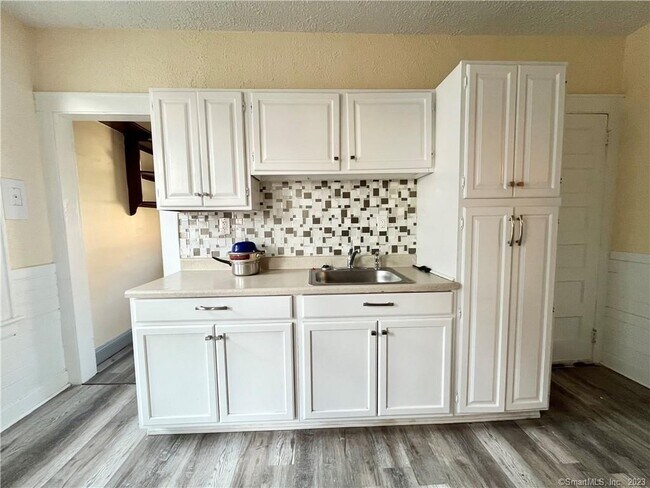 Foto del edificio - 37 Ford Pl