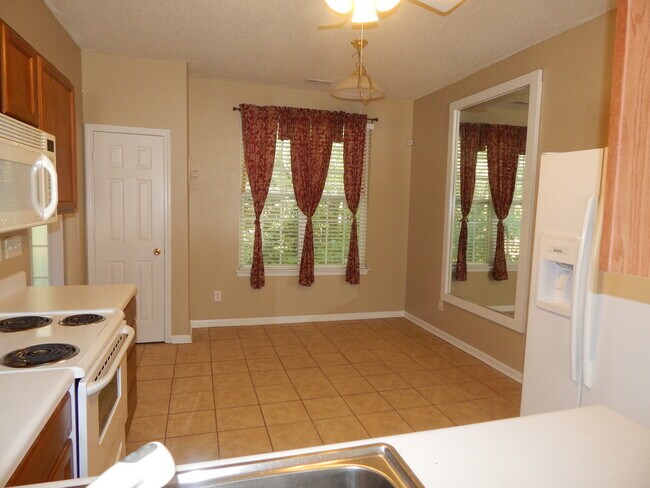 Building Photo - 307 Alabarda Ln