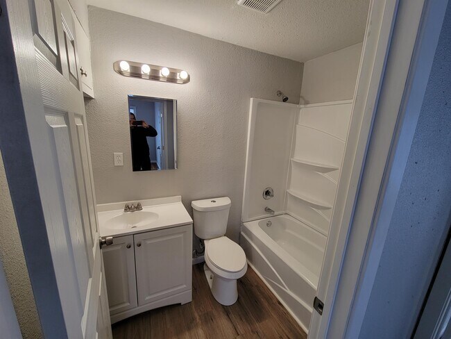 Foto del edificio - 305 Rockwood Dr