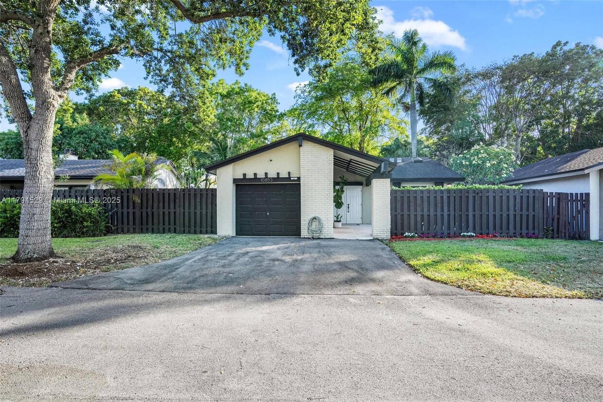 Foto principal - 10853 SW 132nd Cir Ct