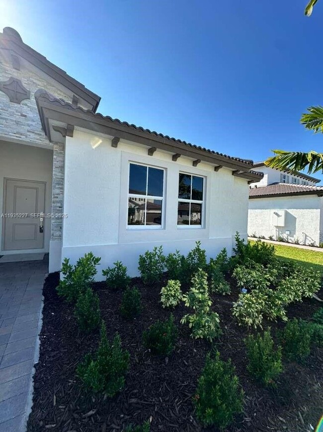 Building Photo - 2240 SE 30th St