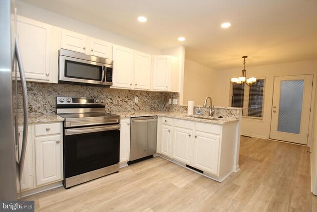 Building Photo - 117 Lakeside Dr