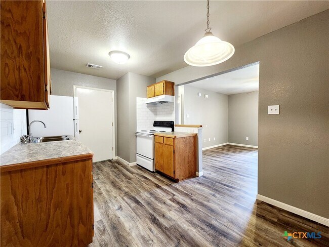 Foto del edificio - 1601 S Main St