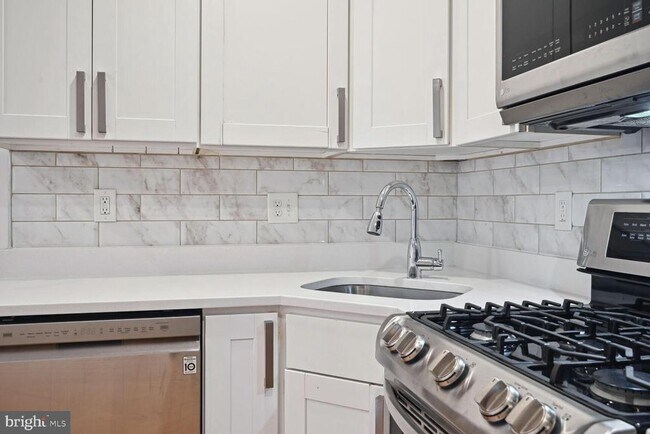 Building Photo - 1224 Holbrook St NE