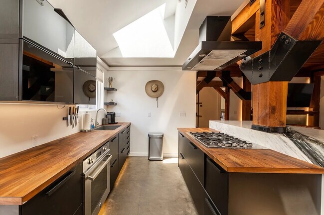 Building Photo - 2735 Westwood Blvd