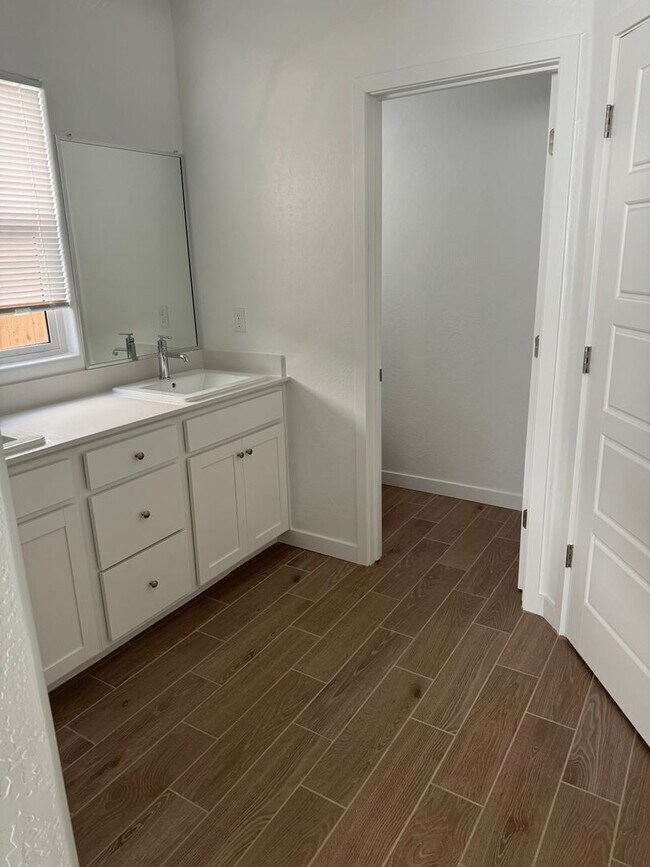 Building Photo - NE Visalia home - New construction!!