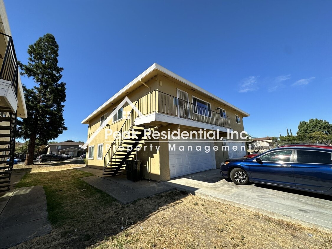 Primary Photo - Charming South Sacramento 2bd/1ba Home wit...