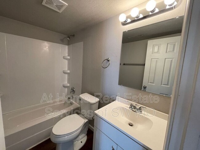 Foto del edificio - 712 E Sunshine St