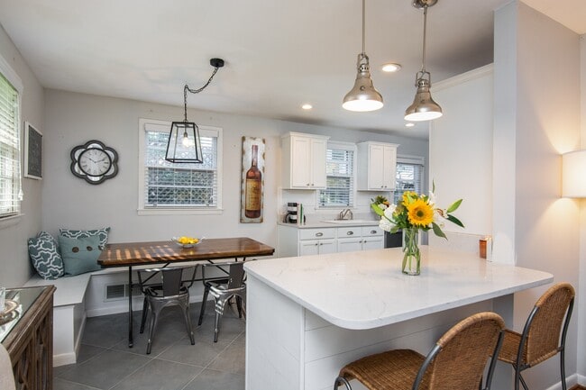 Building Photo - 534 Northcrest Drive