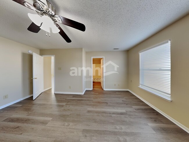 Foto del edificio - 6836 Everbloom Ln