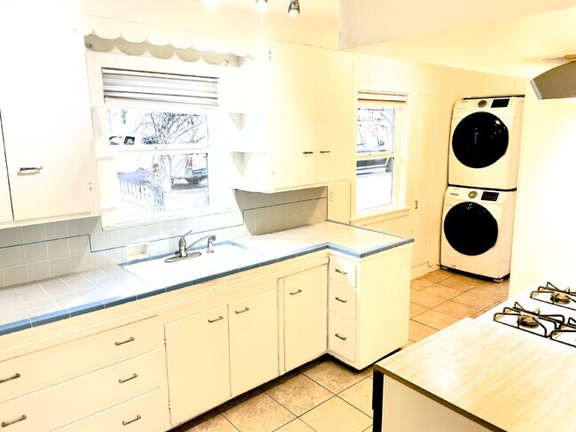 Foto del edificio - Charming 1 Bed, 1 Bath Rental in Walnut Cr...