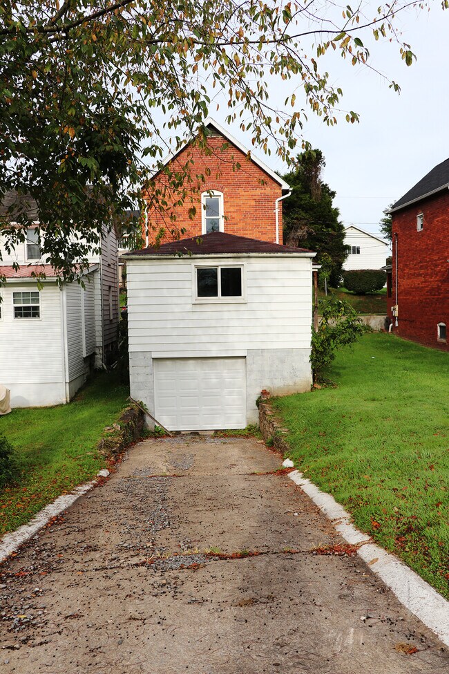 Building Photo - 408 Herman