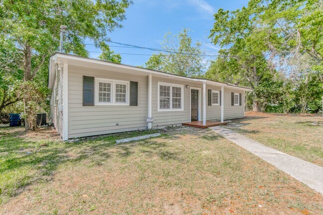 Building Photo - 1717 Daytona Dr