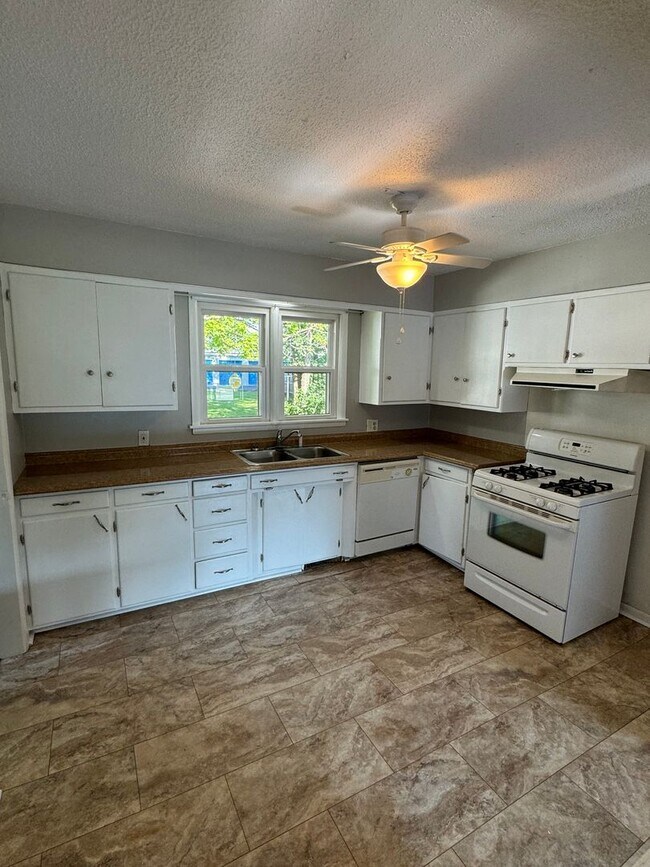 Foto del edificio - Adorable 3 bedroom 1 bath on the Eastside!