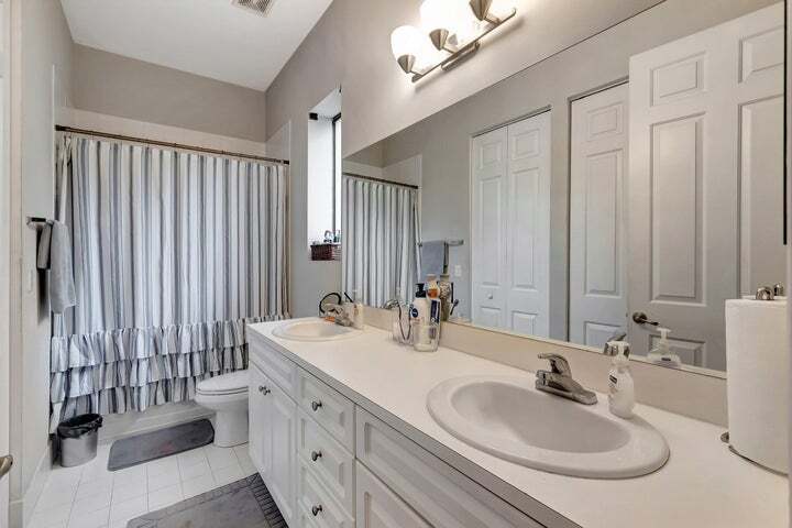 Building Photo - 2500 Venetian Ct