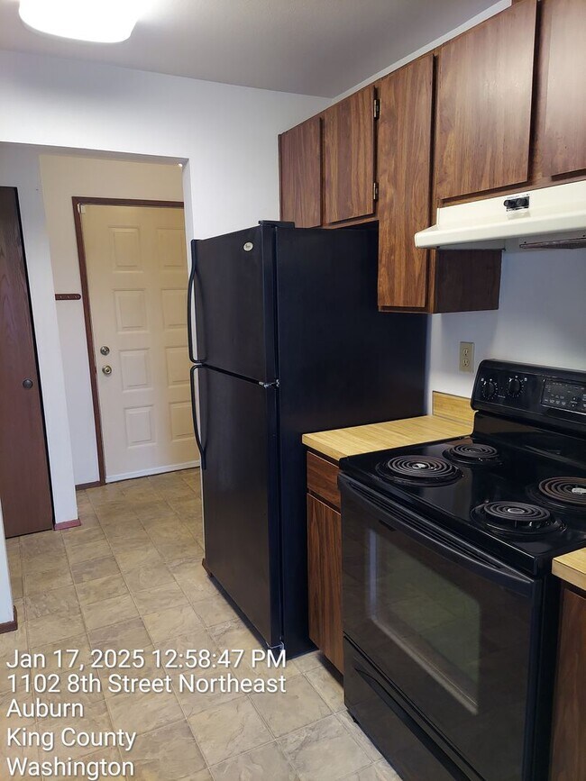 Building Photo - Auburn - Bright 2BR Auburn Condo with park...