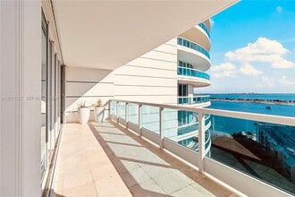 Building Photo - 2127 Brickell Ave