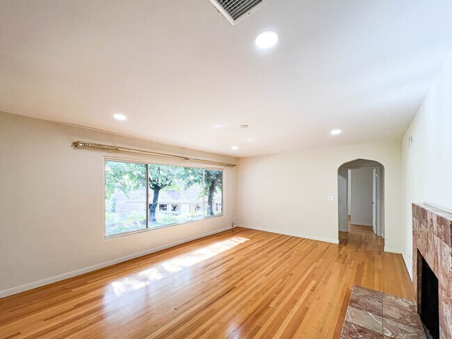 Foto del edificio - 1635 Hazbeth Ln