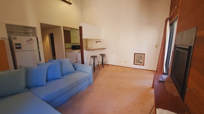 Building Photo - 1 BDRM Kings Run Condo w/ HOA Amenities, V...
