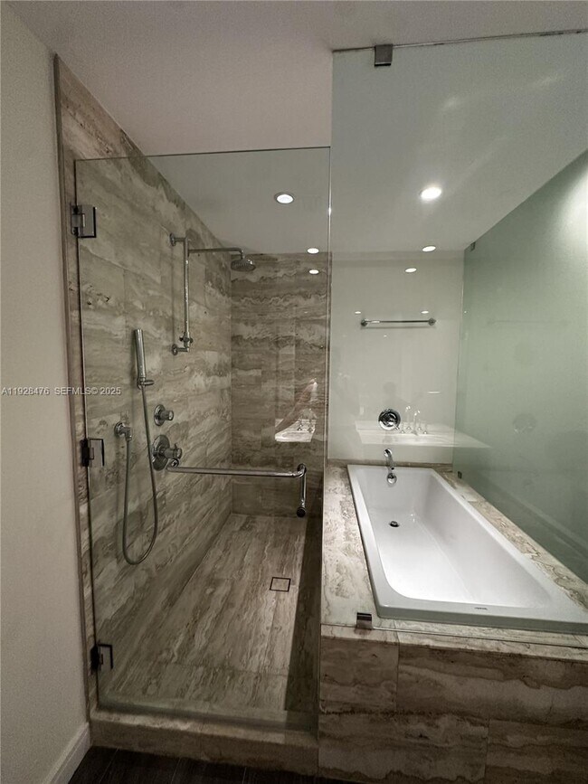 Building Photo - 2900 NE 7th Ave