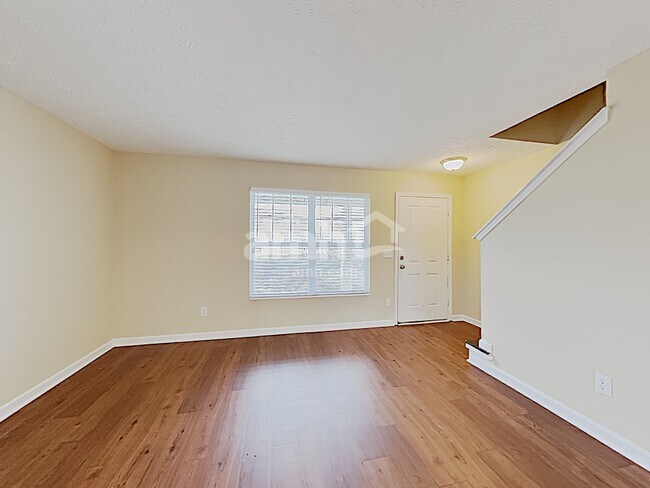 Foto del edificio - 377 Stewart Springs Dr