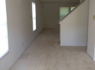 Building Photo - 3 Bedroom home with loft and 2 1/2 Bath