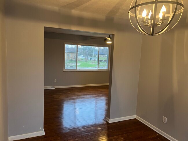 Building Photo - 1315 Seymour Ave
