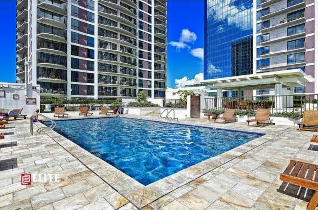 Rooftop Pool and Barbecue Area - 225 Queen St