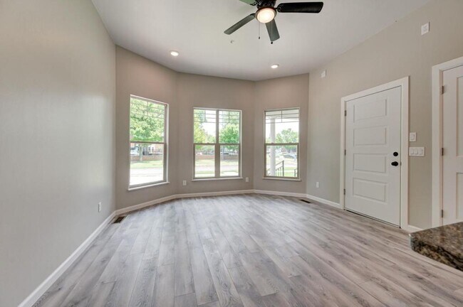 Foto del edificio - 222 S University Blvd