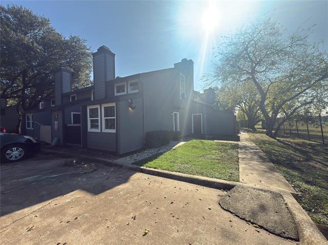 Building Photo - 9696 Walnut St