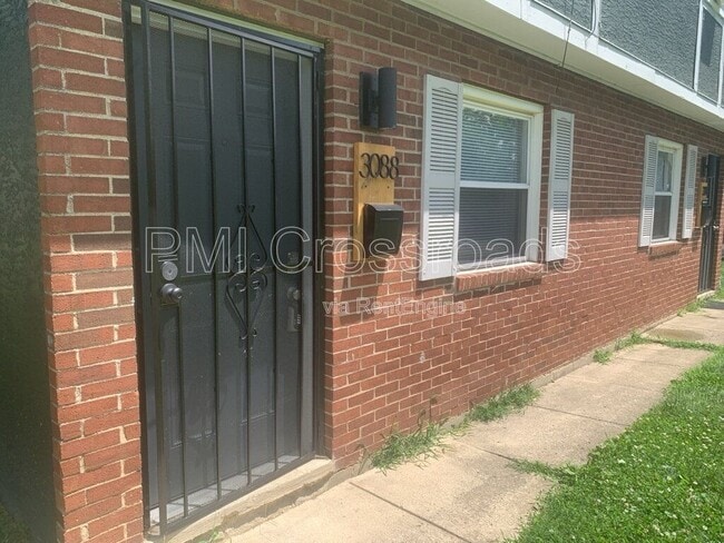 Building Photo - 3088 Howey Rd