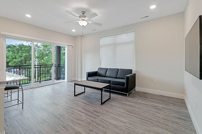 Foto del interior - 611 S State St