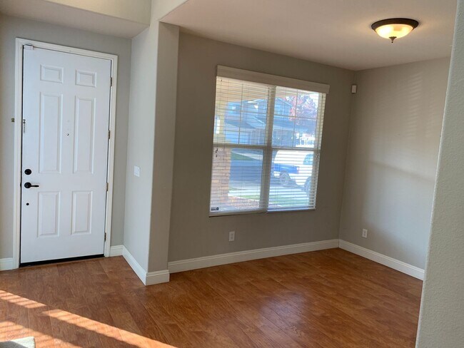 Building Photo - Beautiful 4 Bedroom, 2.5 Bath Garin Ranch ...
