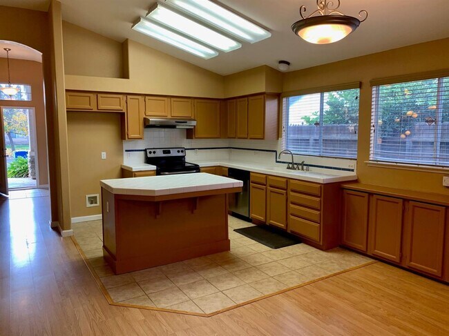 Foto del edificio - 5652 W Minarets Ave