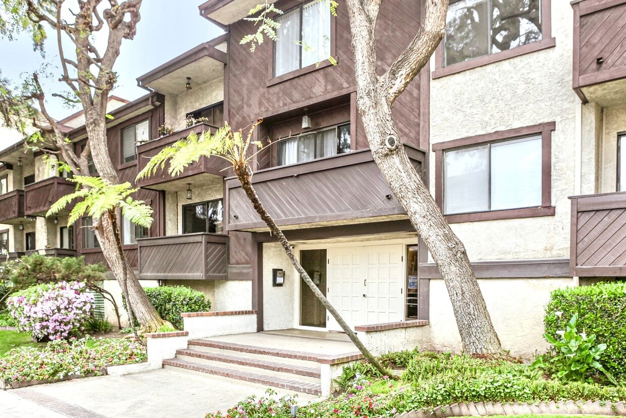 Primary Photo - Canyon Glen Apartments