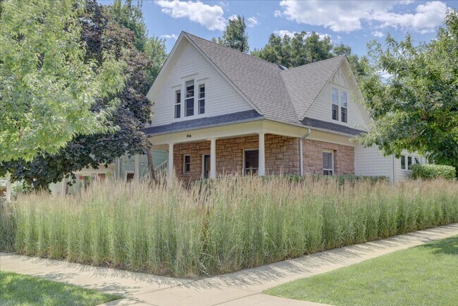 Building Photo - Furnished/Views on Mapleton Hill