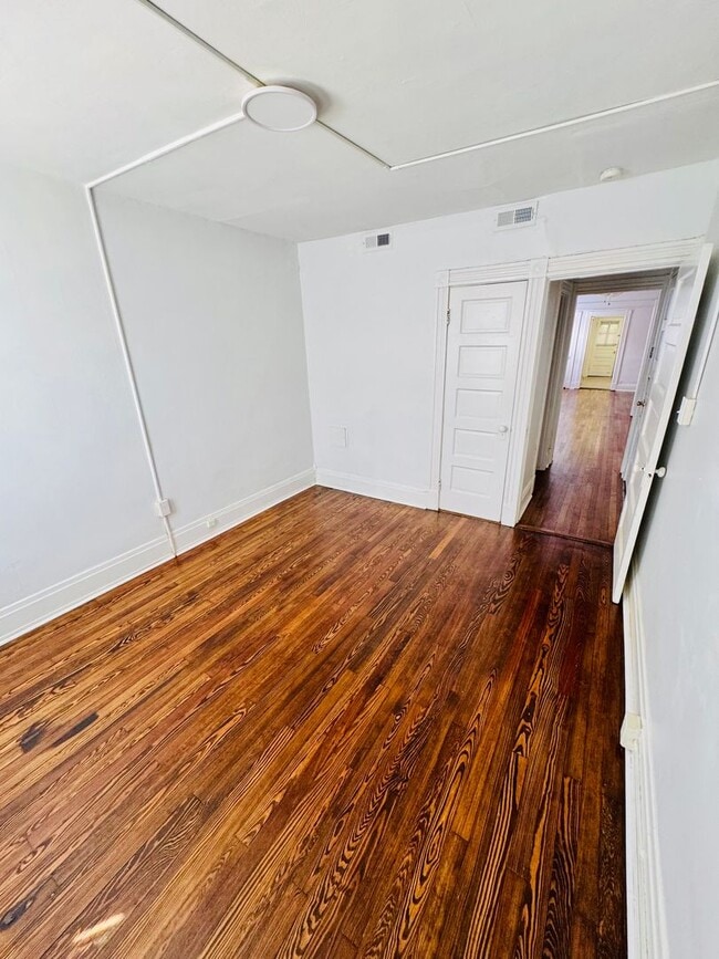Building Photo - 3118 Hanover Ave
