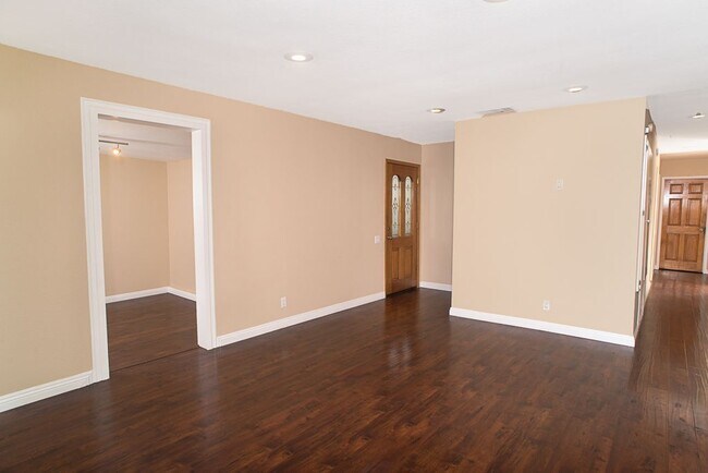 Foto del edificio - 23914 Vanowen St