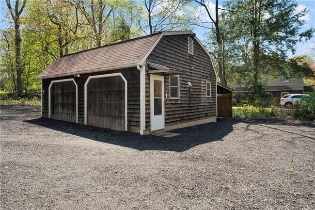 Building Photo - 588 Webbs Hill Rd