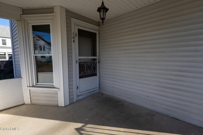 Building Photo - 104 Lawrence St