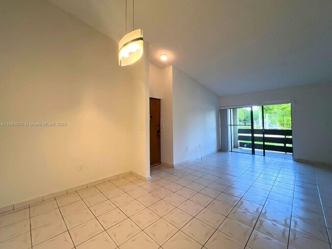 Building Photo - 8811 SW 123rd Ct