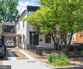 Building Photo - 407 Independence Ave SE
