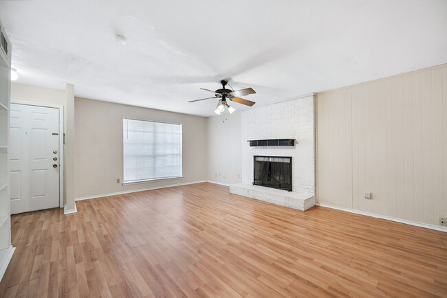 Building Photo - 4509 Altamesa