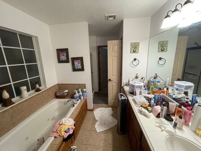 Foto del edificio - RENT 2 OWN 1,902 sqft - Moore Schools 4/2 - Move In Ready